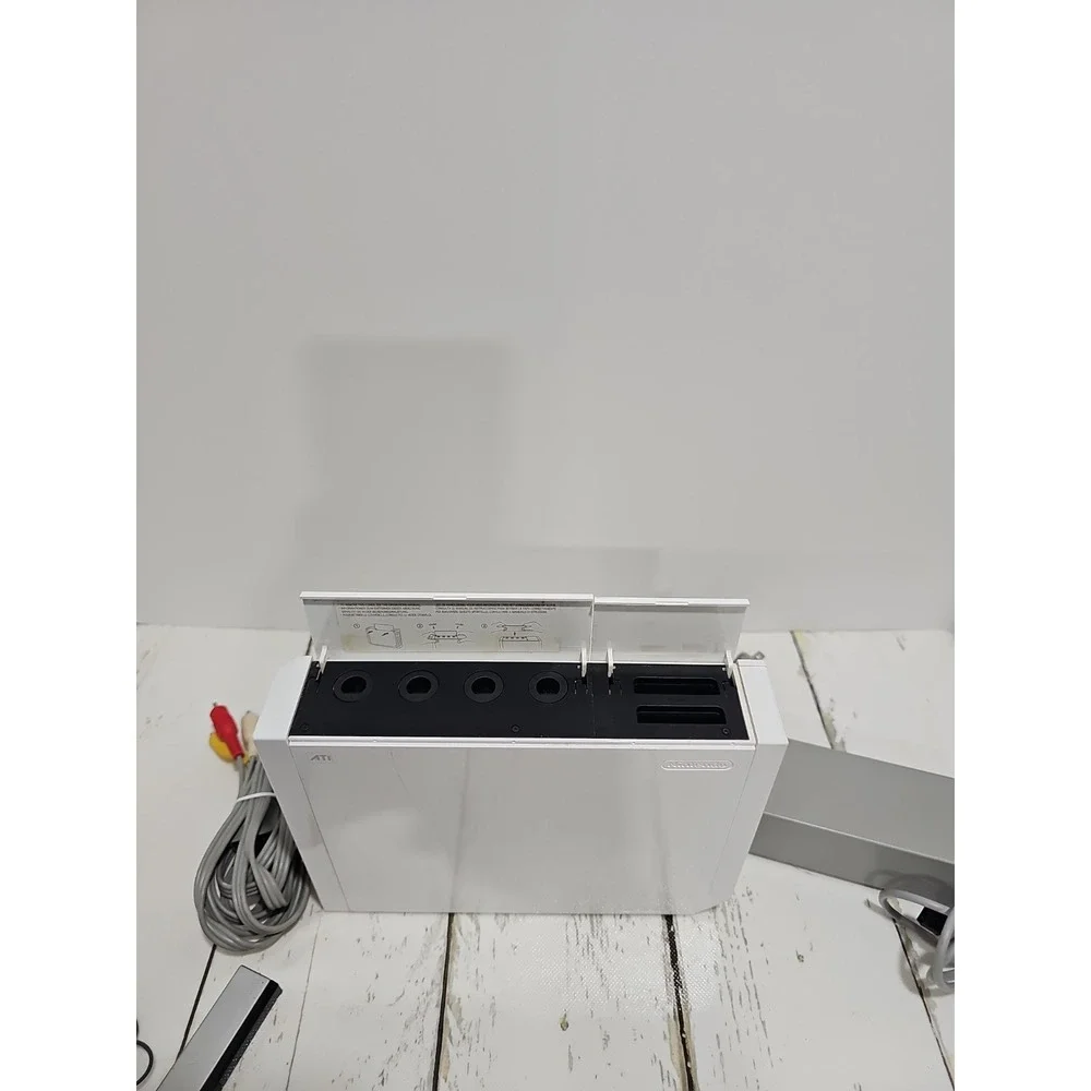 Nintendo Wii White Gaming Console RVL-101 (USA) BUNDLE - Tested & Working